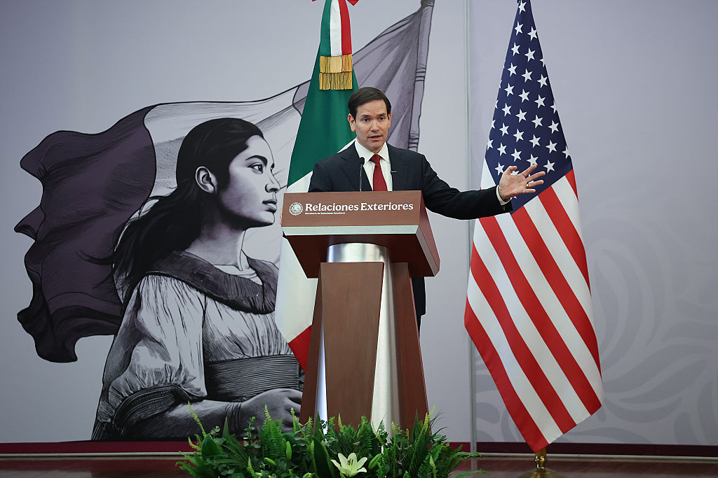 CIUDAD DE MÉXICO, MÉXICO - 3 DE SEPTIEMBRE: El secretario de Estado de EE. UU., Marco Rubio, habla durante una conferencia de prensa en el edificio de la Secretaría de Relaciones Exteriores el 3 de septiembre de 2025 en la Ciudad de México, México. (Foto de Héctor Vivas/Getty Images)