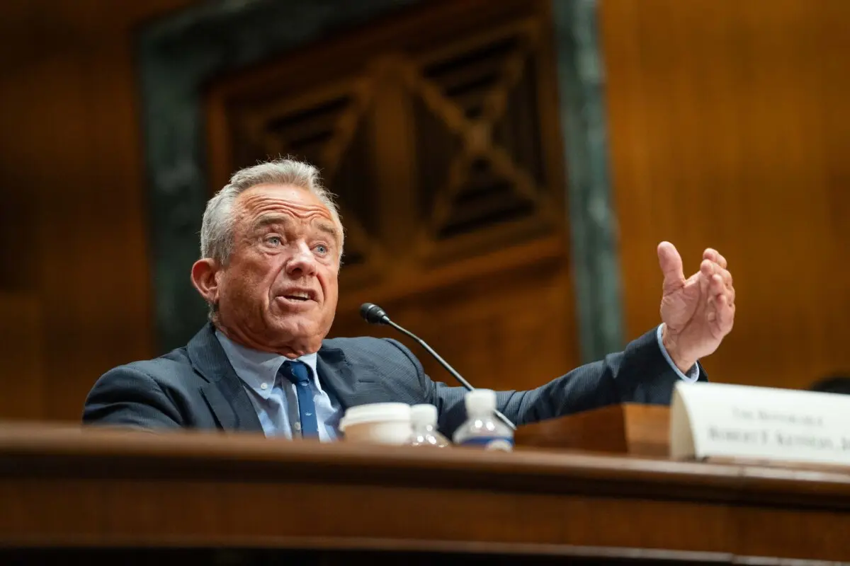 El secretario de Salud, Robert F. Kennedy Jr., testifica ante el Comité de Finanzas del Senado en el Capitolio, Washington, el 4 de septiembre de 2025. (Madalina Kilroy/The Epoch Times)