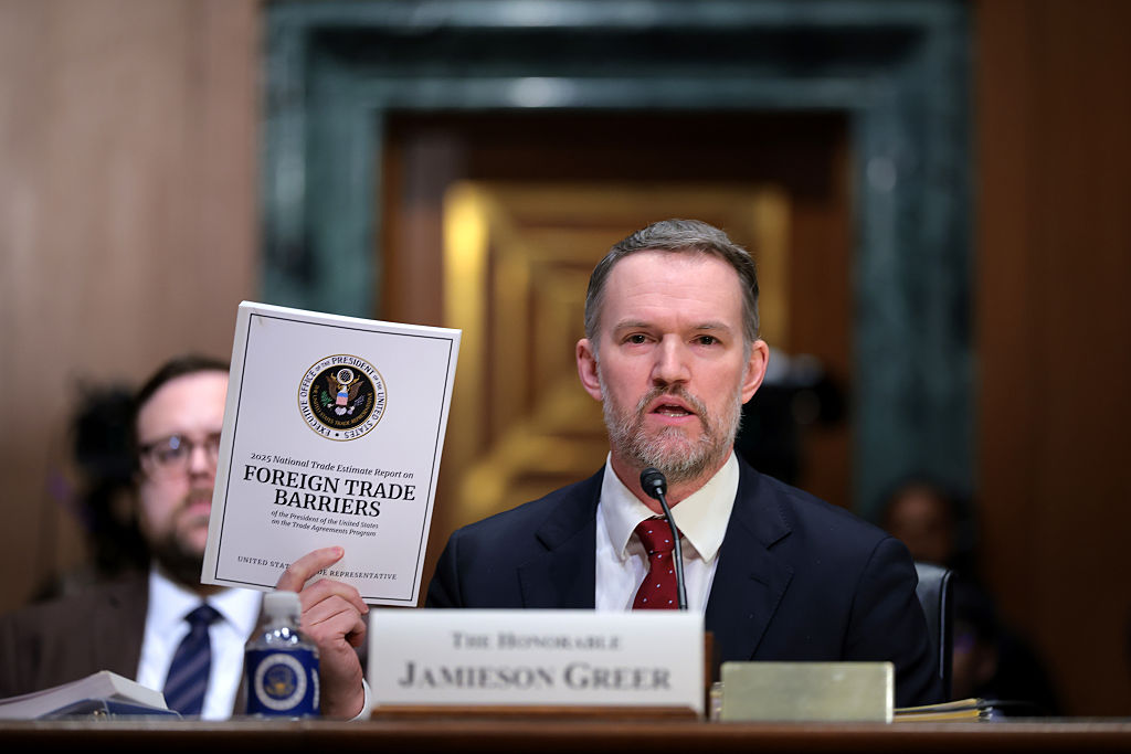 WASHINGTON, D.C. - 8 DE ABRIL: El Representante Comercial de EE. UU., Jamieson Greer, testifica ante el Comité de Finanzas del Senado en el Edificio Dirksen de Oficinas del Senado el 8 de abril de 2025 en Washington, D.C. sobre la agenda de política comercial del presidente Trump para 2025. (Foto de Kayla Bartkowski/Getty Images)