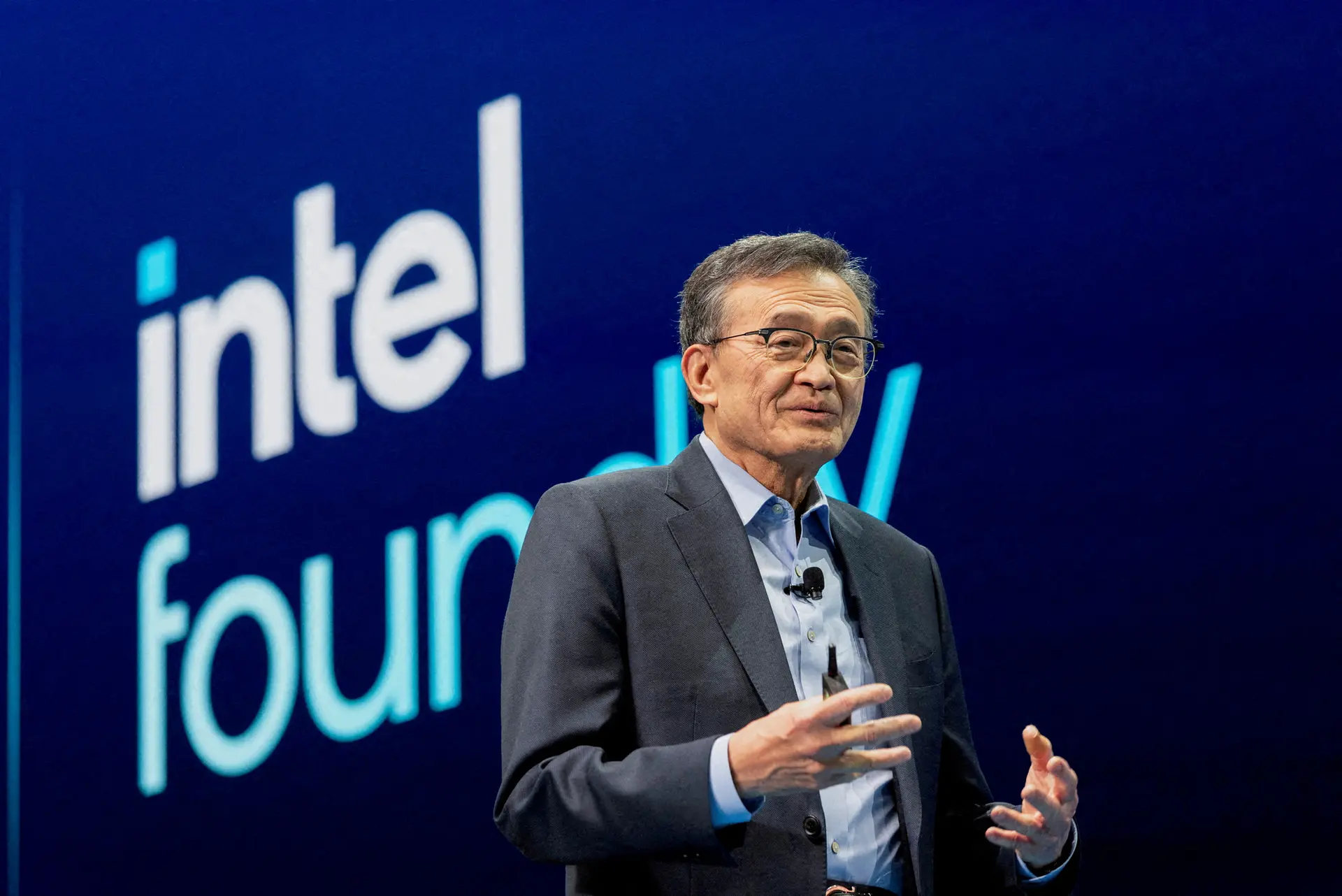 El director ejecutivo de Intel, Lip-Bu Tan, habla en la Conferencia Anual de Tecnología de Fabricación de la empresa en San José, California, el 29 de abril de 2025. El Gobierno de Estados Unidos tiene una participación del 10 % en Intel. (Laure Andrillon/Foto de archivo/Reuters).