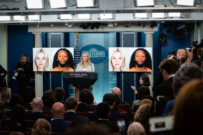 La secretaria de prensa de la Casa Blanca, Karoline Leavitt, habla sobre el asesinato a la refugiada ucraniana Iryna Zarutska durante una rueda de prensa diaria en la sala de prensa Brady de la Casa Blanca, el 9 de septiembre de 2025. (Madalina Kilroy/The Epoch Times)
