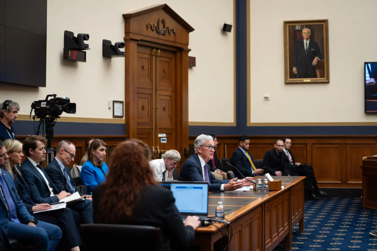 El presidente de la Reserva Federal, Jerome Powell, testifica ante el Comité de Política Monetaria de la Cámara de Representantes en Washington el 12 de febrero de 2025. (Madalina Vasiliu/The Epoch Times).