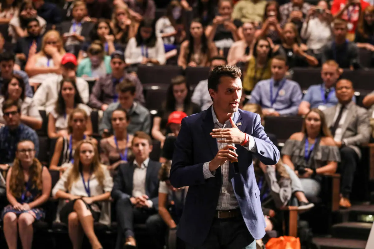Charlie Kirk, fundador y director ejecutivo de Turning Point USA, habla en la Cumbre de Liderazgo de Institutos, un evento de Turning Point USA, en la Universidad George Washington en Washington el 26 de julio de 2018. (Samira Bouaou/The Epoch Times)