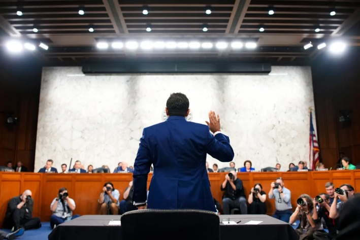 El director del FBI, Kash Patel, presta juramento para testificar ante el Comité Judicial del Senado en el edificio Hart del Senado, en el Capitolio, en Washington, el 16 de septiembre de 2025. (Andrew Harnik/Getty Images)