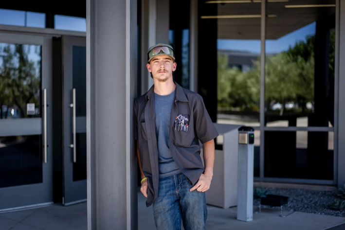 Aidan Jones, de 19 años, de Enterprise, Utah, estudiante del Dixie Technical College de St. George, Utah, el 15 de septiembre de 2025. (Madalina Kilroy/The Epoch Times)