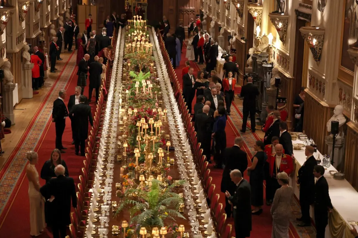 Los invitados llegan para asistir al banquete de Estado en el castillo de Windsor durante la visita de Estado del presidente de los Estados Unidos, Donald Trump, en Windsor, Inglaterra, el 17 de septiembre de 2025. (Phil Noble - WPA Pool/Getty Images)