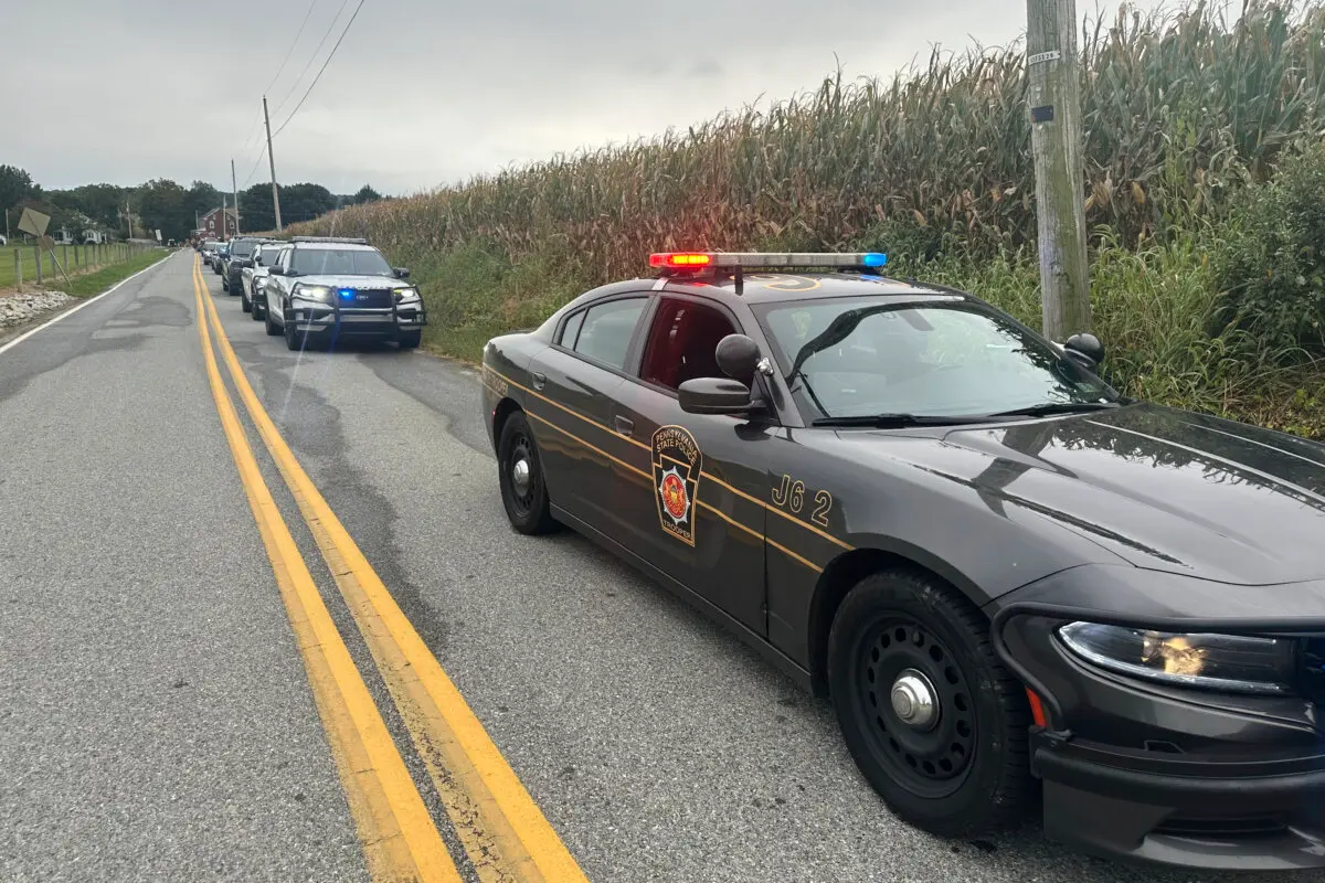 La policía acordonó la zona alrededor de un tiroteo en el que se vieron involucrados agentes de policía en North Codorus, Pensilvania, el 17 de septiembre de 2025. (Mark Scolforo/Foto de AP)