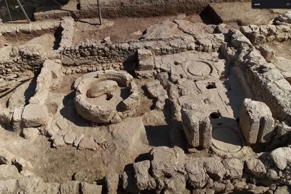 Se excavó una prensa de aceite de oliva en el yacimiento. (Cortesía de la Autoridad de Antigüedades de Israel)