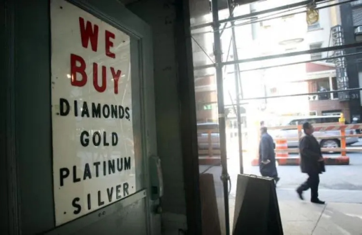 Un cartel fuera de una joyería en el Distrito del Diamante de Nueva York, el 6 de marzo de 2007. (Mario Tama/Getty Images)