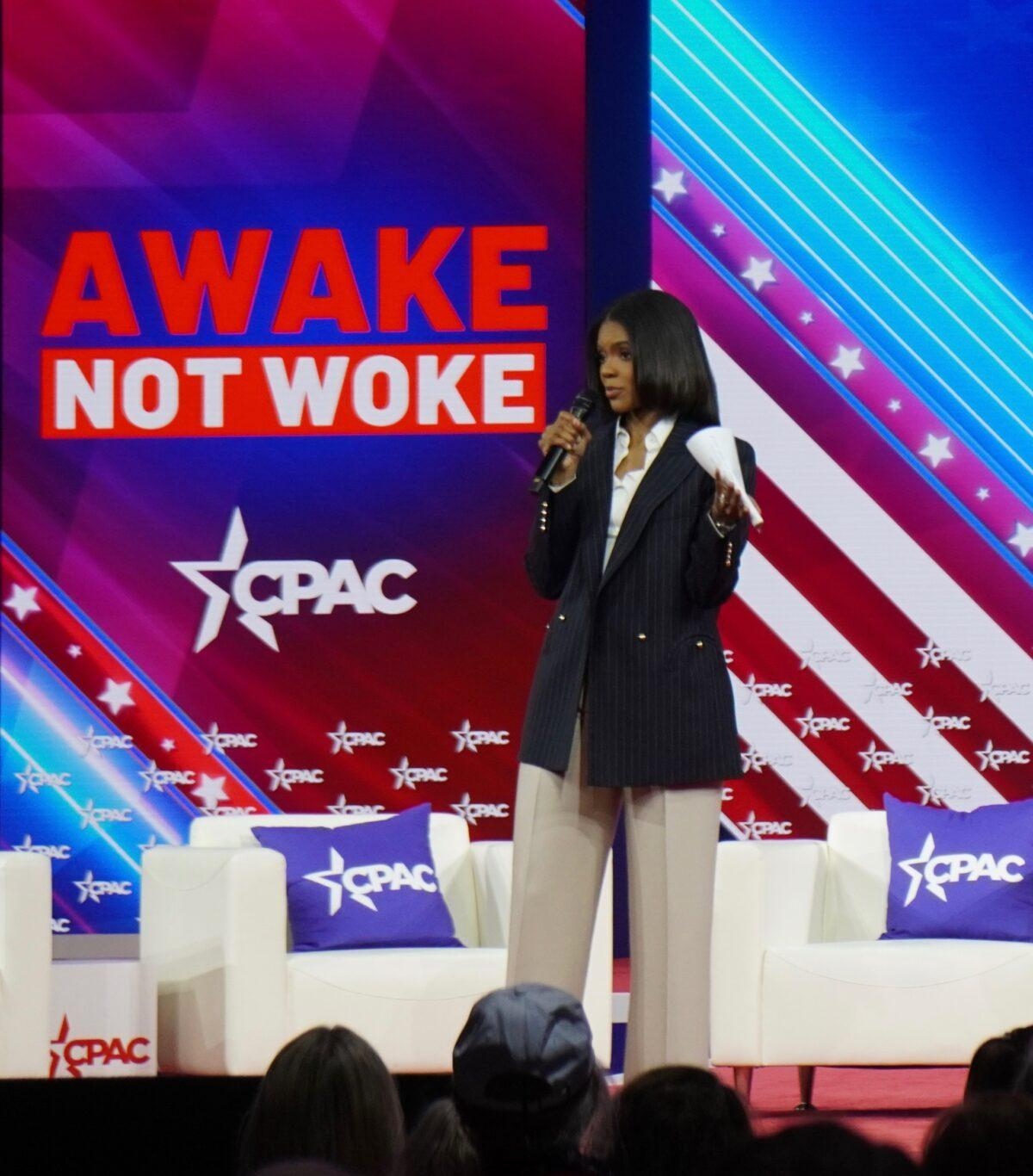 La comentarista política Candace Owens dirige un panel de debate sobre "Propaganda escolar" en la CPAC 2022 el 25 de febrero en Orlando. (Natasha Holt/The Epoch Times)