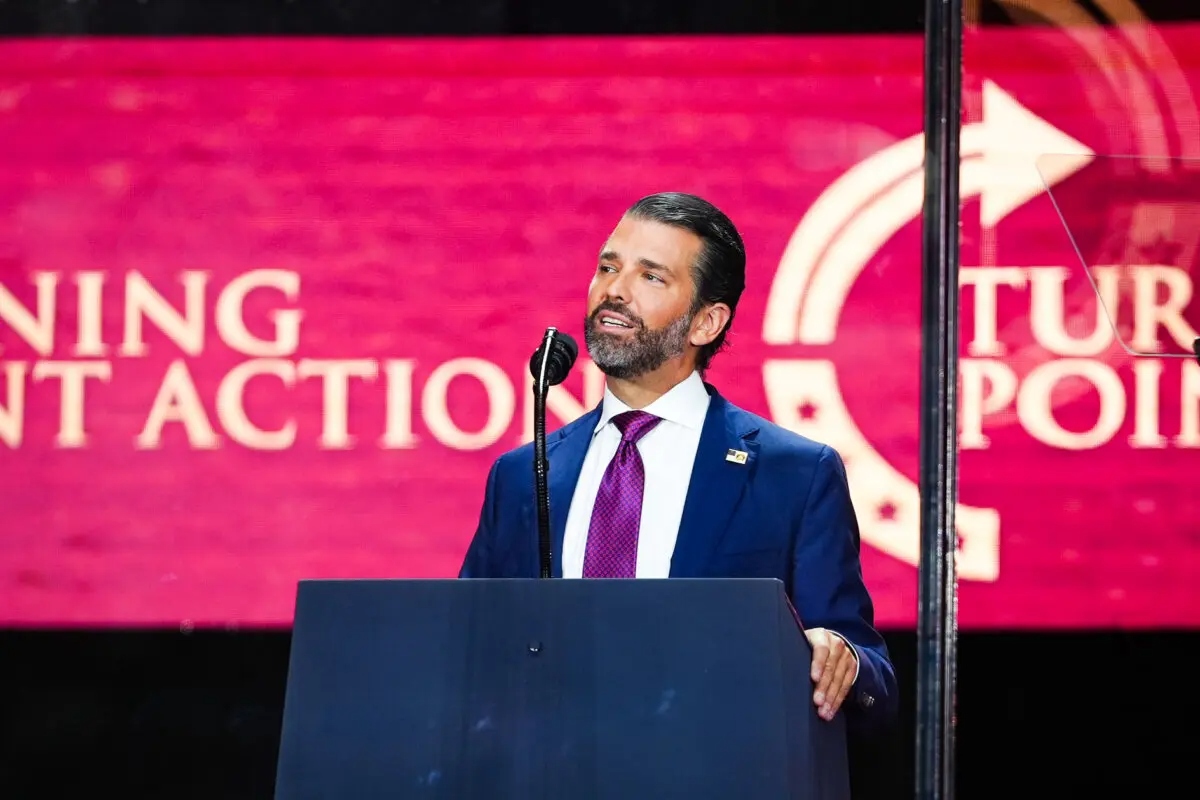 Donald Trump Jr. habla en el evento Building a Legacy: Remembering Charlie Kirk Memorial en el State Farm Stadium de Glendale, Arizona, el 21 de septiembre de 2025. (Madalina Kilroy/The Epoch Times)