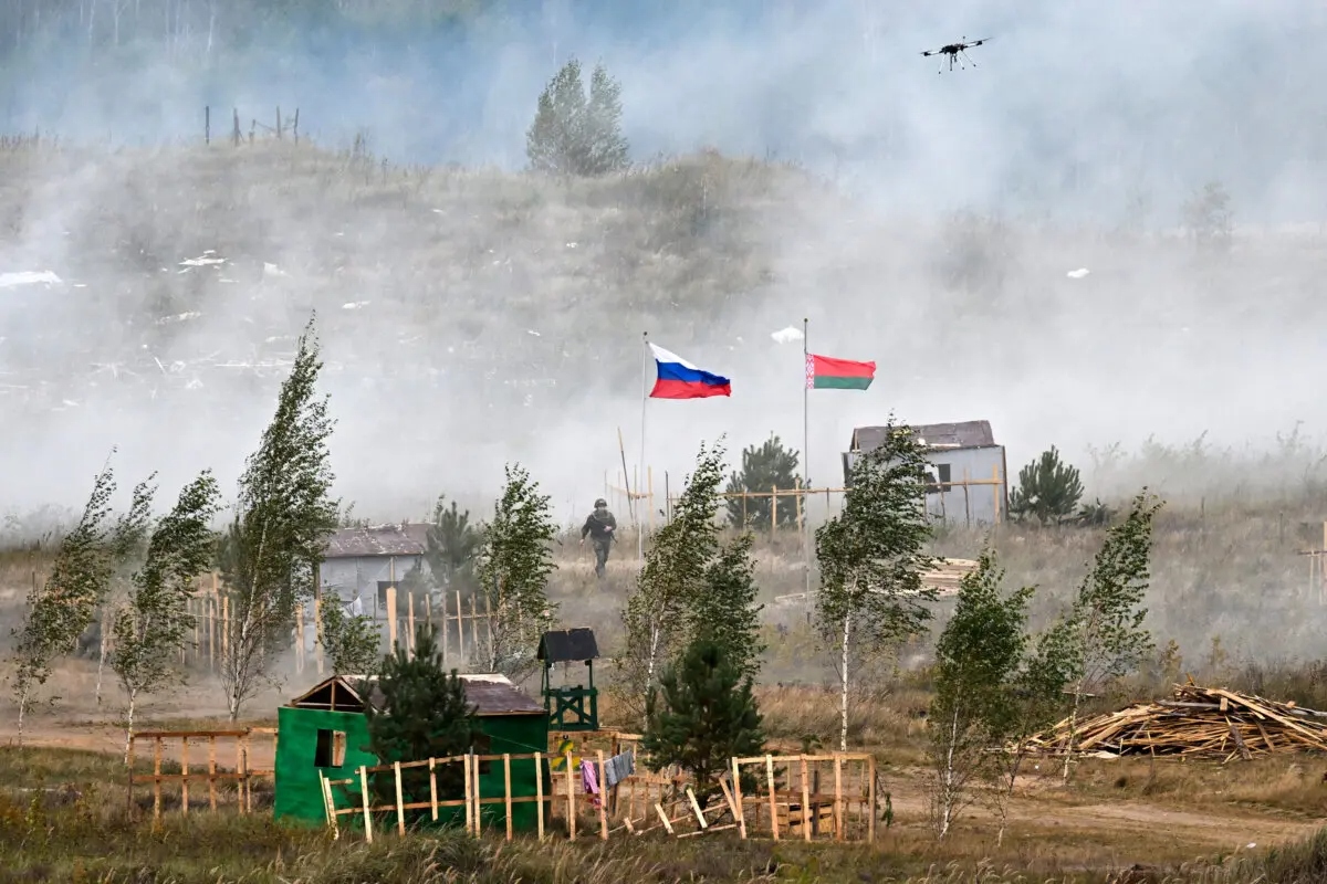 Las maniobras "Zapad-2025" de Rusia y Bielorrusia en un campo de entrenamiento al este de Minsk el 15 de septiembre de 2025. (Olesya Kurpyayeva/AFP a través de Getty Images)