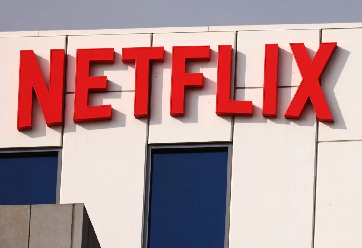 El logotipo de Netflix en la sede de Netflix en Los Ángeles el 7 de octubre de 2021. (Mario Tama/Getty Images).