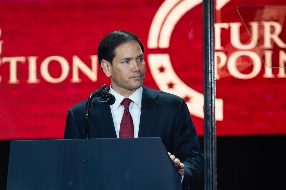 El secretario de Estado Marco Rubio habla en el evento "Building a Legacy: Remembering Charlie Kirk Memorial" (Construyendo un legado: en memoria de Charlie Kirk) en el State Farm Stadium de Glendale, Arizona, el 21 de septiembre de 2025. (Madalina Kilroy/The Epoch Times)