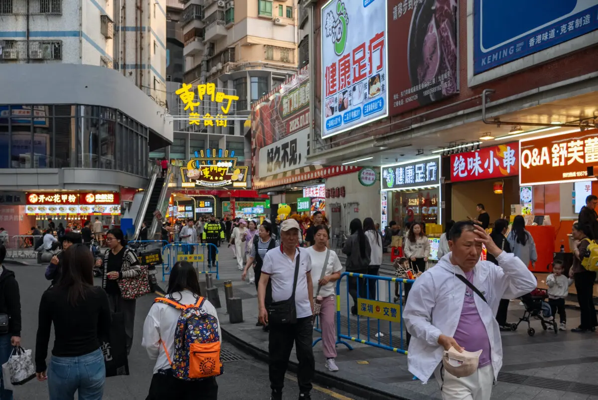 Compradores en Shenzhen, China, el 3 de abril de 2025. (Getty Images)
