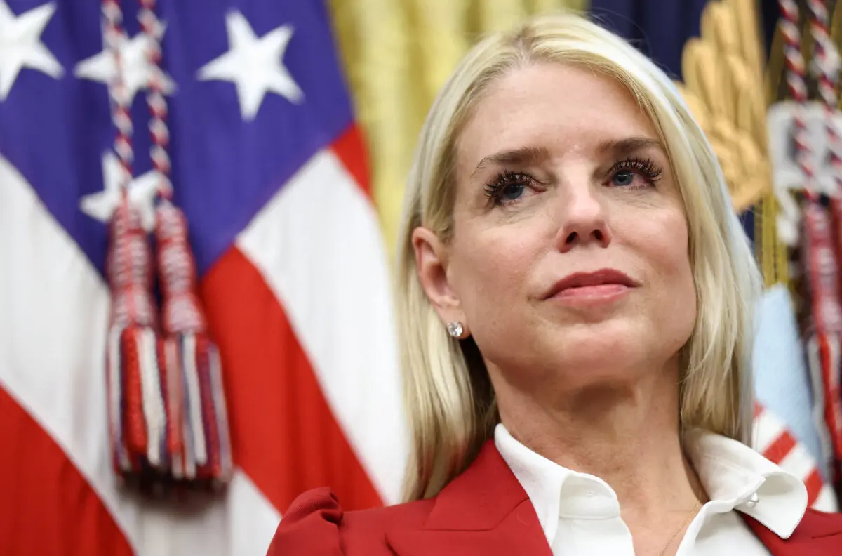 <em>La fiscal general de Estados Unidos, Pam Bondi, en la Casa Blanca el 25 de septiembre de 2025. (Kevin Lamarque/Reuters)</em>