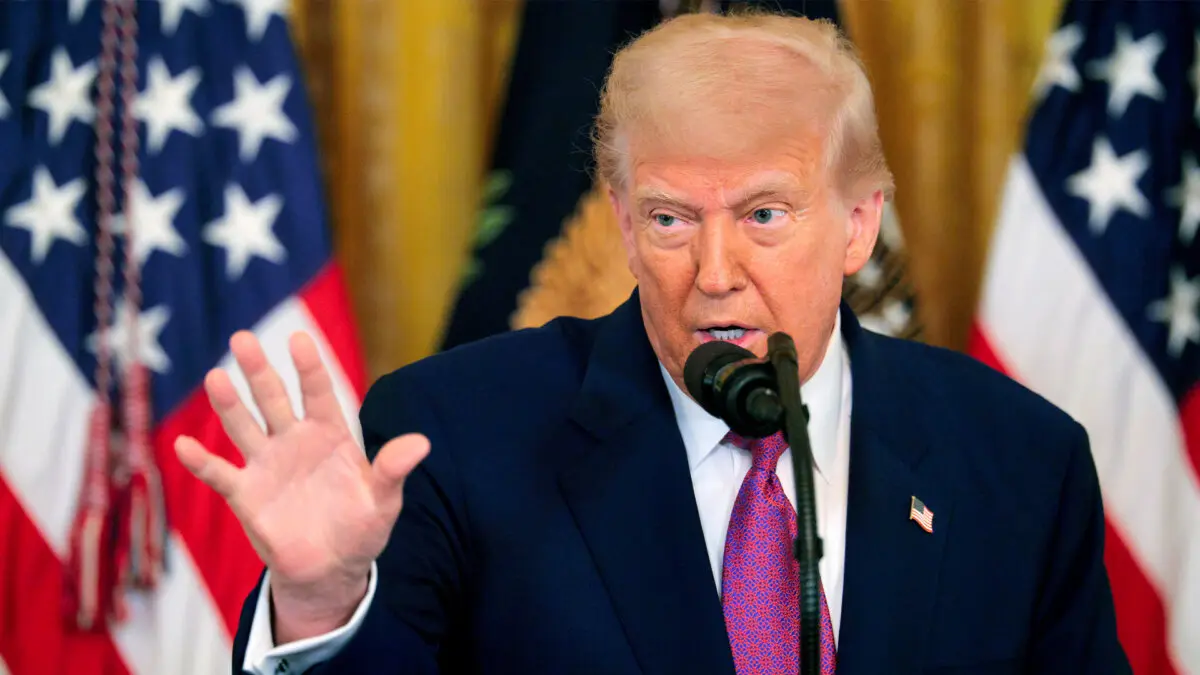 El presidente de los Estados Unidos, Donald Trump, responde a preguntas en el Salón Este de la Casa Blanca el 12 de junio de 2025. (Chip Somodevilla/Getty Images)
