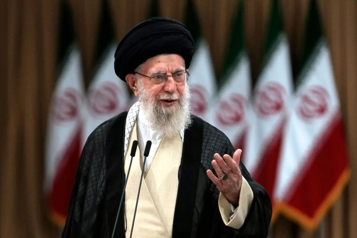 El líder iraní, el ayatolá Alí Jamenei, habla en Teherán el 5 de julio de 2024. (Vahid Salemi/AP Photo)