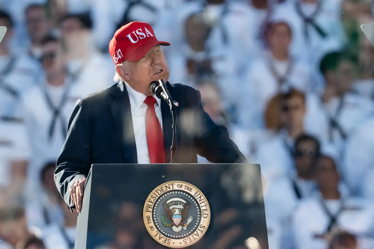 El presidente Donald Trump habla en "America’s Navy 250 — Titans of the Sea: A Salute to the Fleet" en Norfolk, Virginia, el 5 de octubre de 2025. (Madalina Kilroy/The Epoch Times)