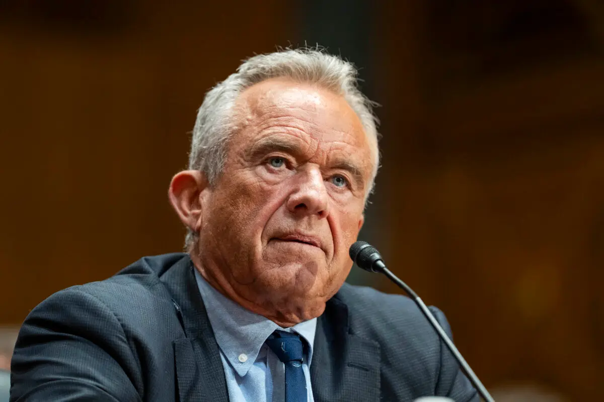 El secretario de Salud, Robert F. Kennedy Jr., testifica ante el Comité de Finanzas del Senado en el Capitolio, Washington, el 4 de septiembre de 2025. (Madalina Kilroy/The Epoch Times)