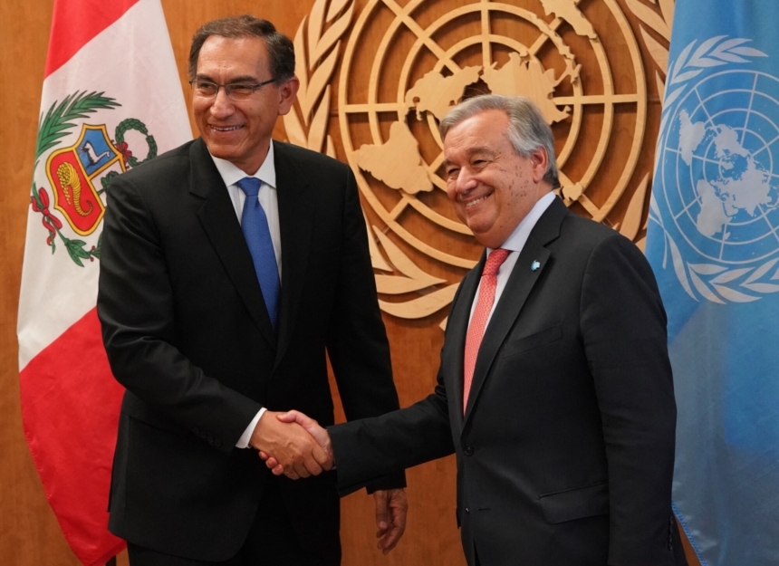 El presidente peruano Martín Vizcarra Cornejo (izq.) se reúne con el Secretario General de la ONU, Antonio Guterres, en las Naciones Unidas en Nueva York, el 25 de septiembre de 2018. (DON EMMERT/AFP vía Getty Images)