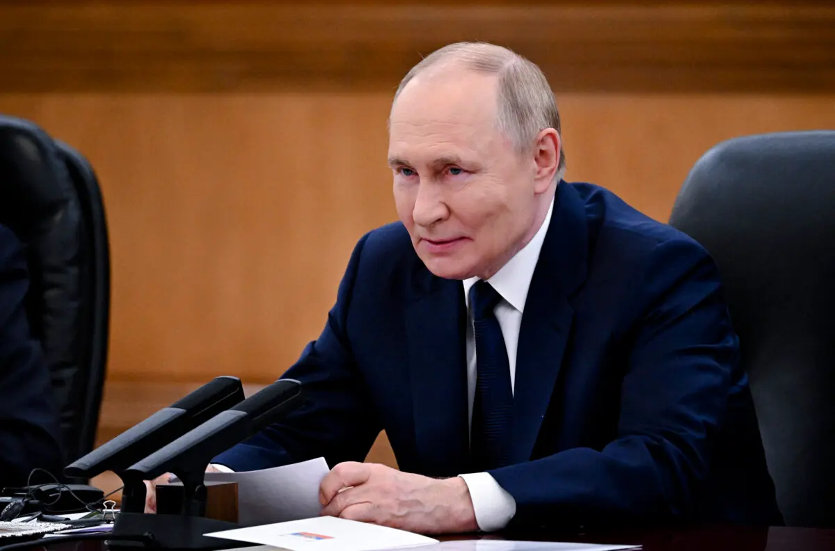 El presidente ruso, Vladímir Putin, asiste a una reunión con el líder chino, Xi Jinping, en Beijing el 2 de septiembre de 2025. (Sergey Bobylev/AFP a través de Getty Images)