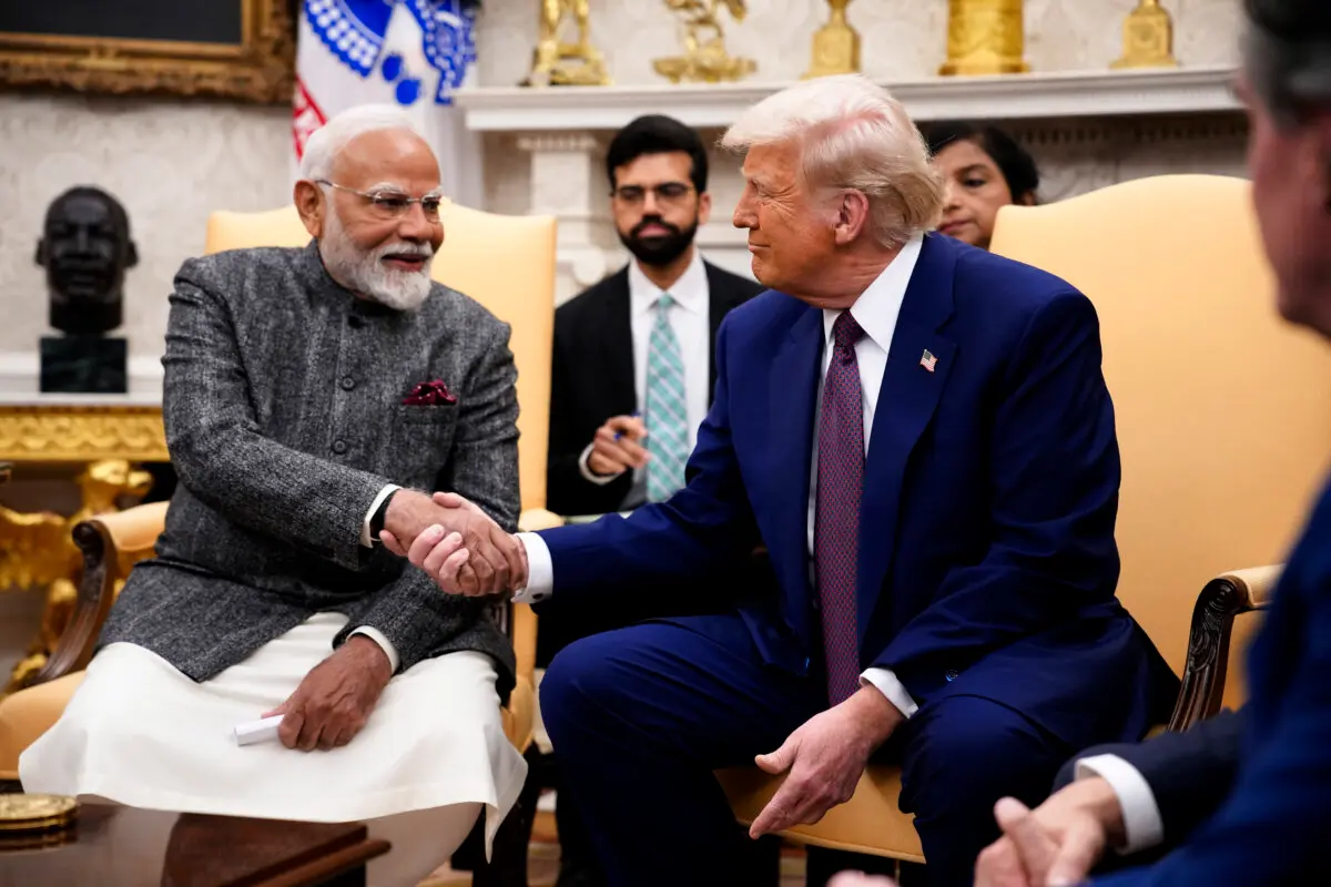 El presidente de Estados Unidos, Donald Trump y el primer ministro de la India, Narendra Modi, se reúnen en el Despacho Oval el 13 de febrero de 2025. (Andrew Harnik/Getty Images).