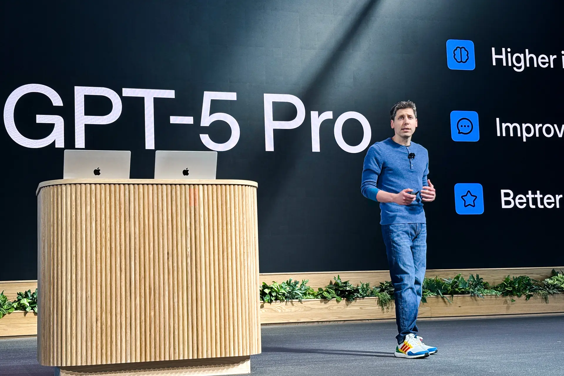 El director ejecutivo de OpenAI, Sam Altman, habla en la conferencia anual de la empresa para desarrolladores, celebrada en San Francisco el 6 de octubre de 2025. (Benjamin Legendre/AFP a través de Getty Images)