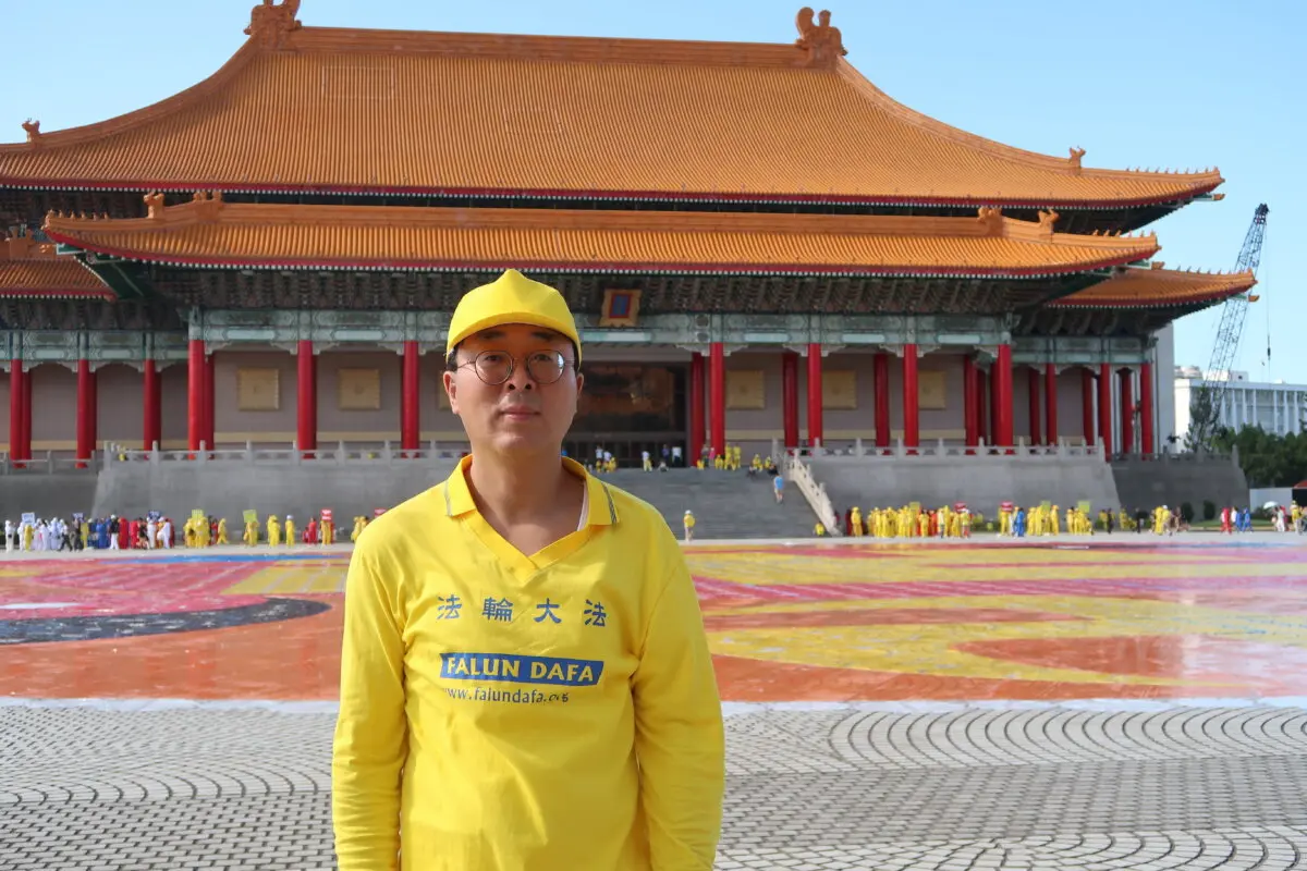 <em>Kim Chang-rok en la Plaza de la Libertad de Taipéi, Taiwán, el 18 de octubre de 2025. Frank Fang/The Epoch Times</em>