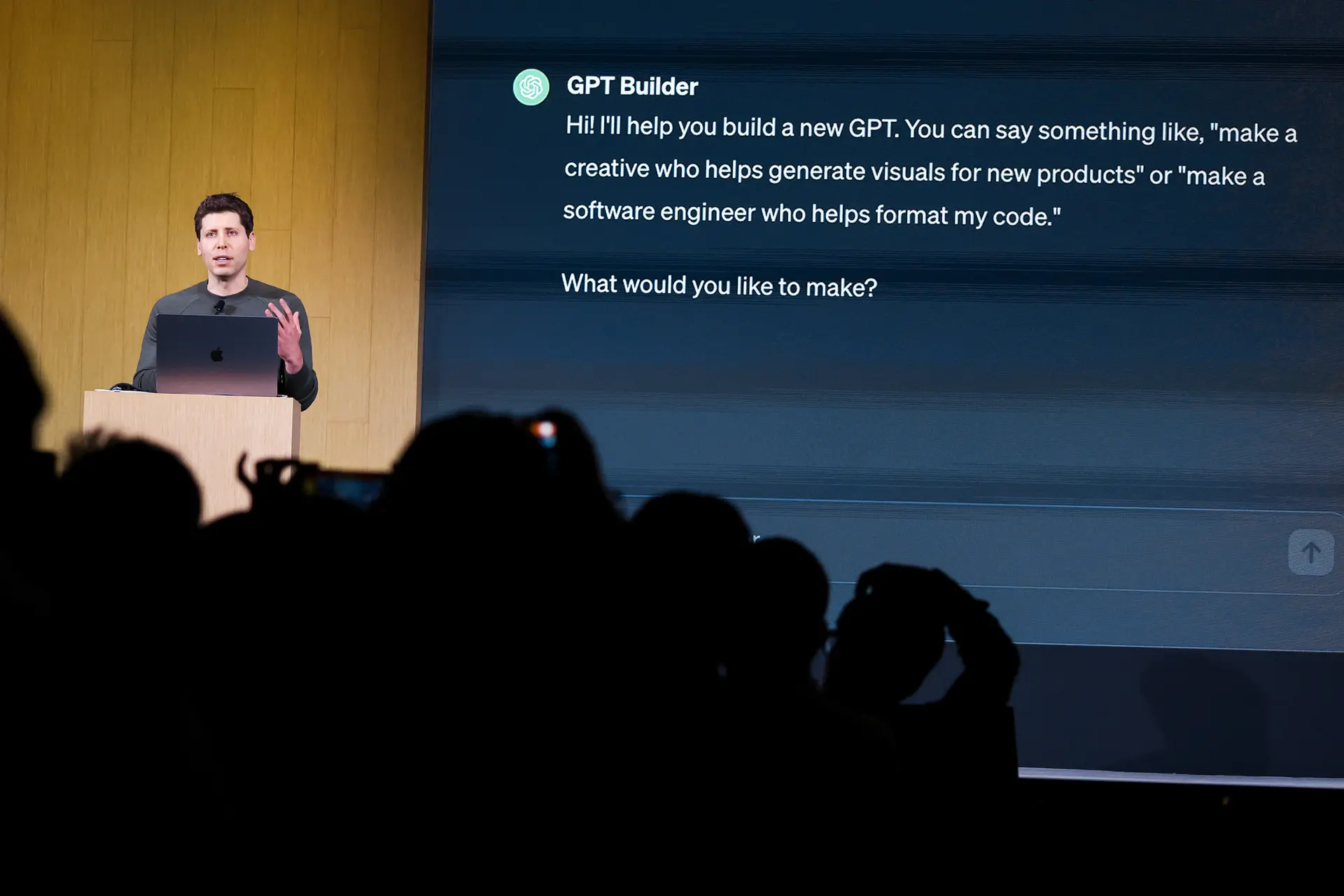 Sam Altman, director ejecutivo de OpenAI, habla durante el evento OpenAI DevDay en San Francisco el 6 de noviembre de 2023. Este año, un investigador de seguridad descubrió que 143,000 consultas y conversaciones de usuarios de modelos LLM populares, como ChatGPT, Grok, Claude y Copilot, estaban disponibles para el público en Archive.org. (Justin Sullivan/Getty Images)