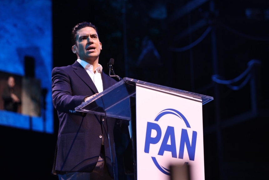 Jorge Romero, dirigente nacional del PAN se dirigió a los asistentes del evento de relanzamiento del partido celebrado en el frontón en la Ciudad de México, el 18 de octubre 2025. (Cortesía del Partido Acción Nacional)