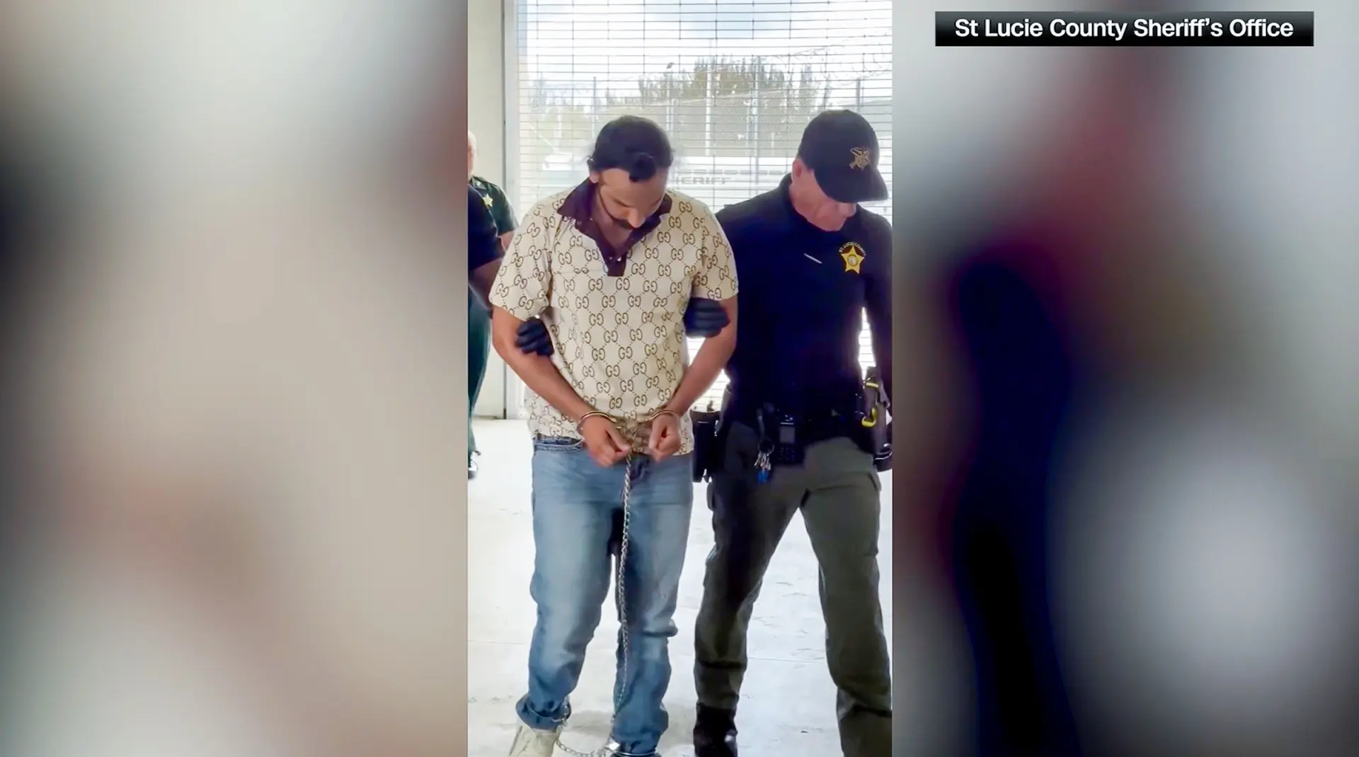 Esta imagen de un video muestra a Harjinder Singh, de 28 años, el conductor del camión implicado en un accidente mortal en la autopista Florida's Turnpike, detenido sin fianza en la cárcel del condado de St. Lucie, en Florida, el 23 de agosto de 2025. Las autoridades afirman que Singh entró ilegalmente en Estados Unidos en 2018. (Oficina del sheriff del condado de St. Lucie).