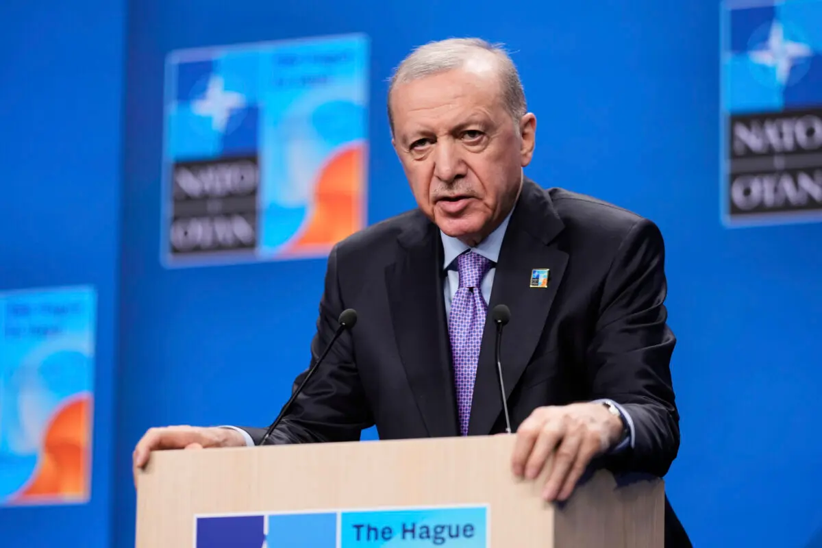 <em>El presidente turco, Recep Tayyip Erdogan, habla durante una conferencia de prensa en la cumbre de la OTAN en La Haya, Países Bajos, el 25 de junio de 2025. (Matthias Schrader/Foto AP)</em>