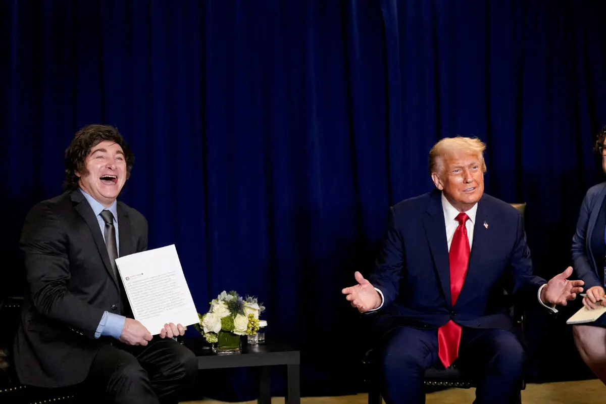 <em>El presidente de Estados Unidos, Donald Trump (derecha), y el presidente de Argentina, Javier Milei, reaccionan durante su reunión durante la 80.a Asamblea General de las Naciones Unidas, en la ciudad de Nueva York, el 23 de septiembre de 2025. (Al Drago/Reuters)</em>