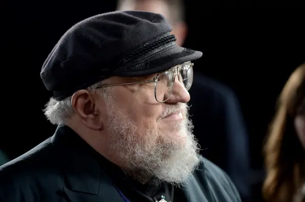 <em>George R. R. Martin llega al estreno de la tercera temporada de "Juego de Tronos" de HBO en el Teatro Chino TCL de Hollywood el 18 de marzo de 2013. (Kevin Winter/Getty Images)</em>