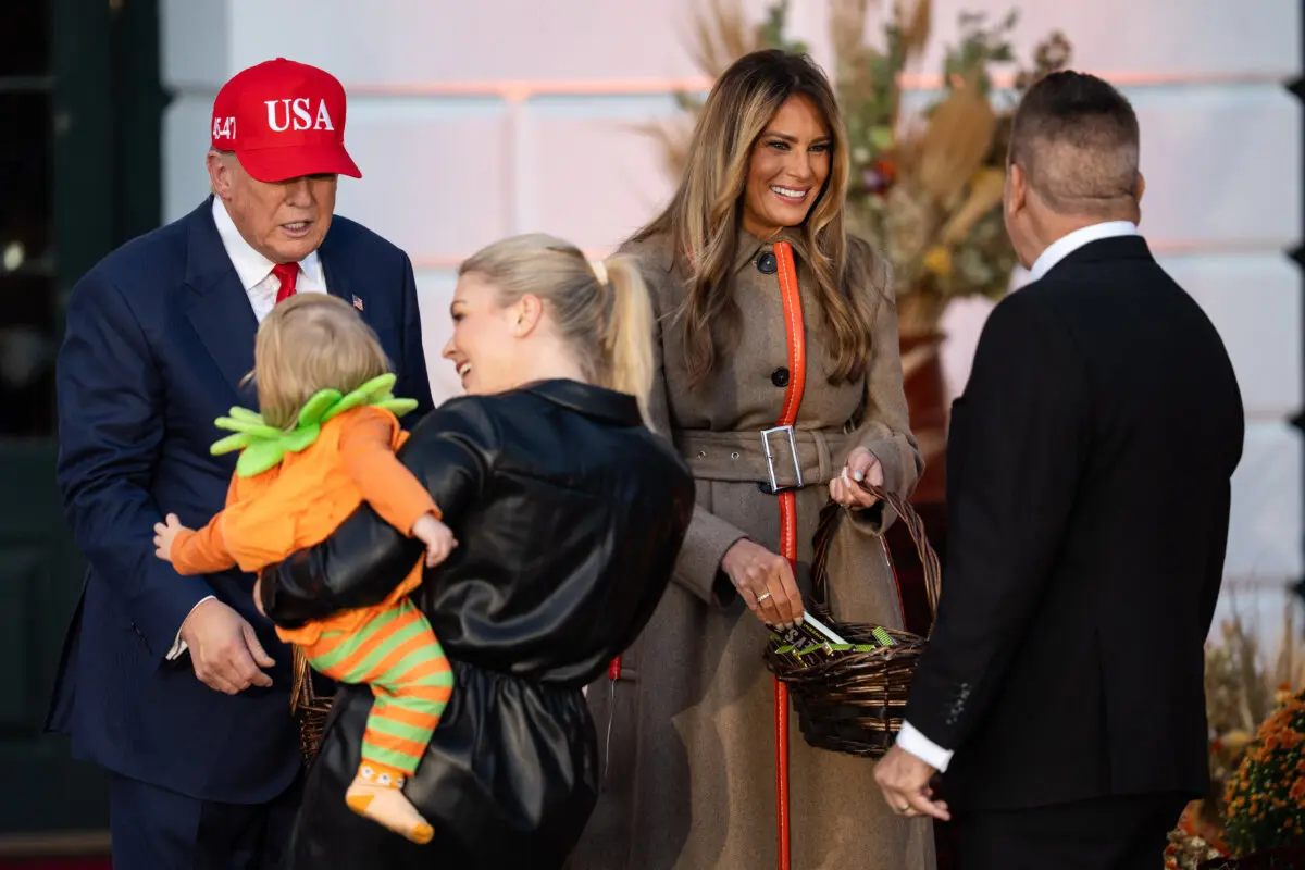 <em>El presidente Donald Trump y la primera dama Melania Trump celebran Halloween en la Casa Blanca el 30 de octubre de 2025. (Madalina Kilroy/The Epoch Times)</em>