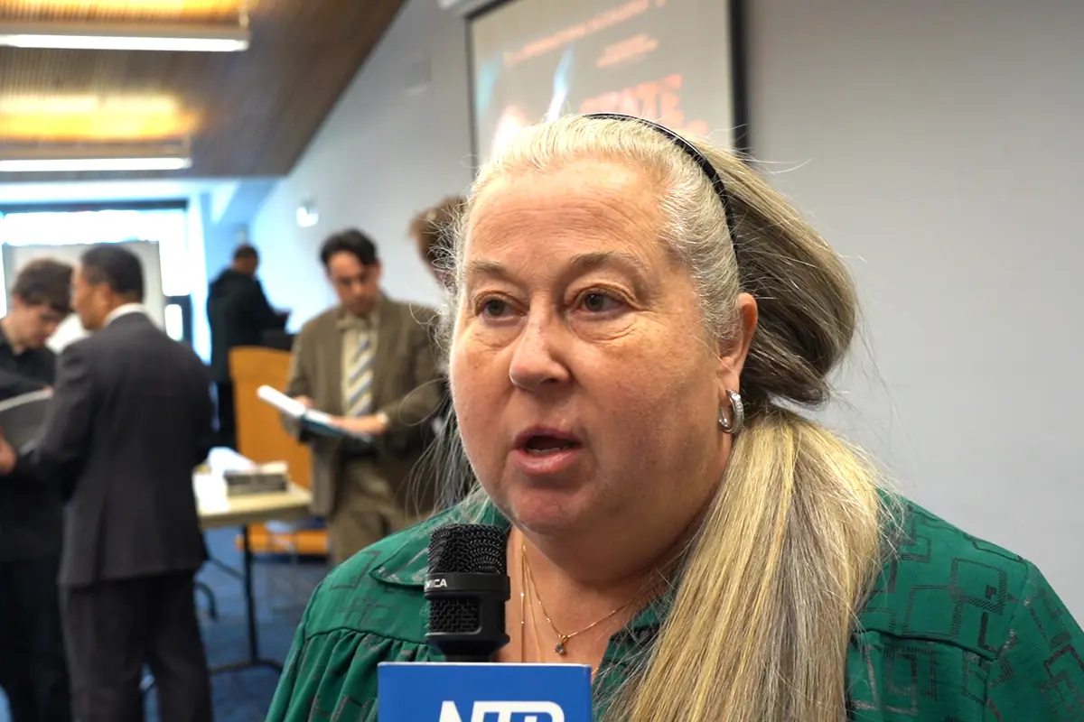 Michele D. Truitt, supervisora ​​del municipio de East Goshen en el condado de Chester, Pensilvania, en la proyección del documental "Órganos del Estado" en la Biblioteca del Condado de Chester el 1 de noviembre de 2025. (Jennifer Yang/The Epoch Times)