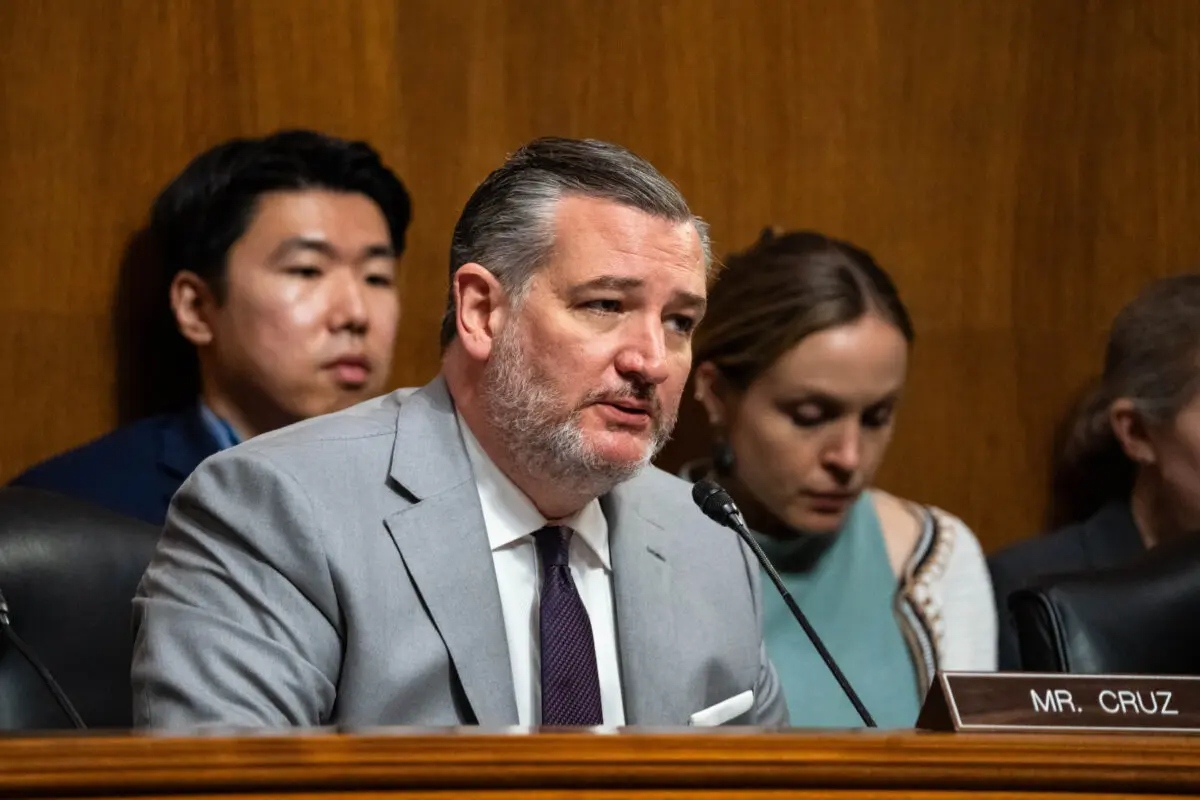 El senador Ted Cruz (R-Texas) habla durante una audiencia en el Capitolio en Washington el 25 de junio de 2025. (Madalina Kilroy/The Epoch Times)