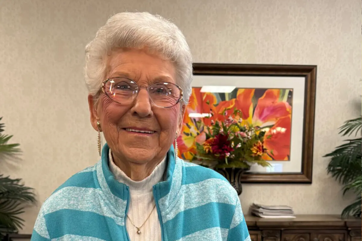 <em>Sue Wright, a quien le gusta la vida en comunidad, vivió de forma independiente hasta hace un año. (Amy Denney/The Epoch Times)</em>