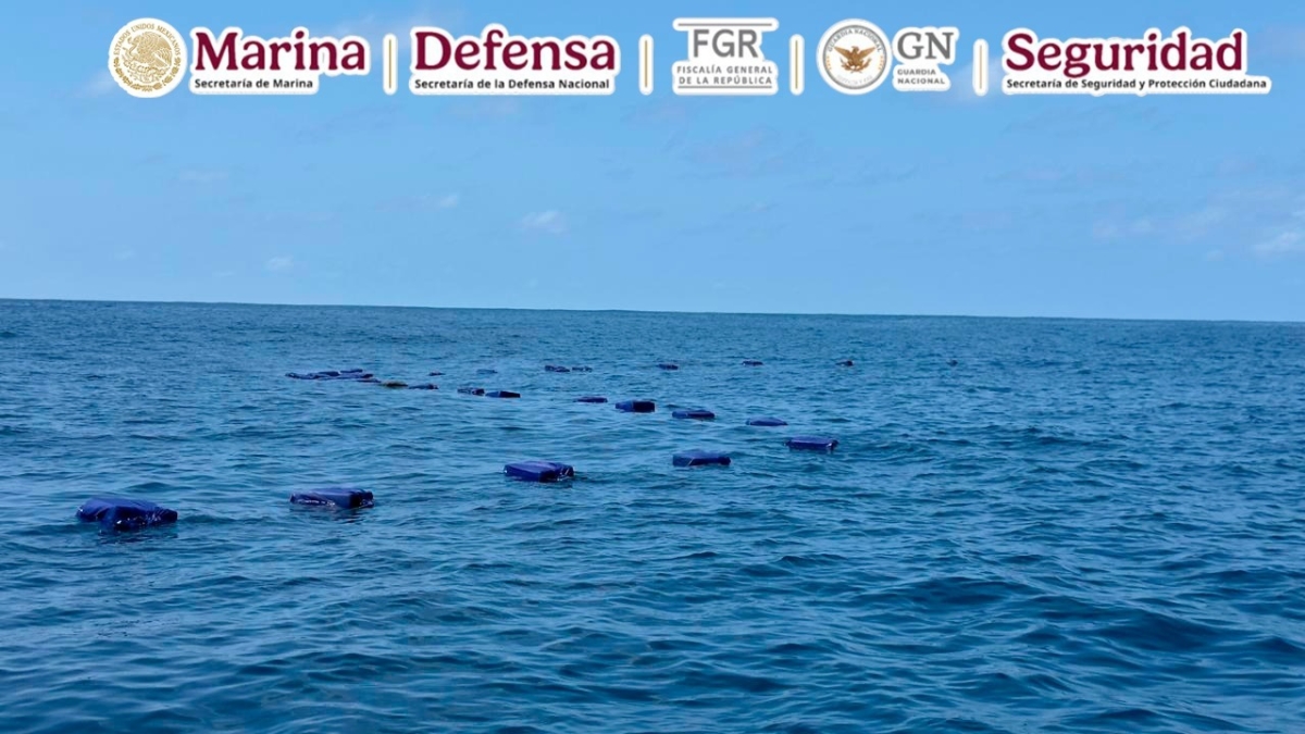 En una operación marítima en las costas de Michoacán, la Secretaría de Marina aseguró alrededor de 2.5 toneladas de cocaína. (Crédito: Secretaría de Marina de México)