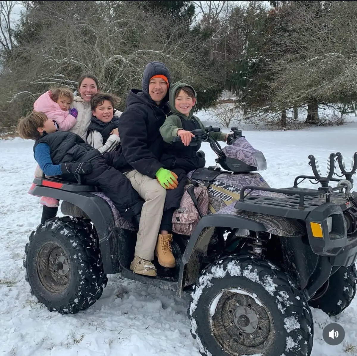 Carlo y Alexandra Ponsica tienen cuatro hijos, entre ellos Caleb y Noah, gemelos de 13 años con autismo no verbal. (Cortesía de Alexandra Ponsica).