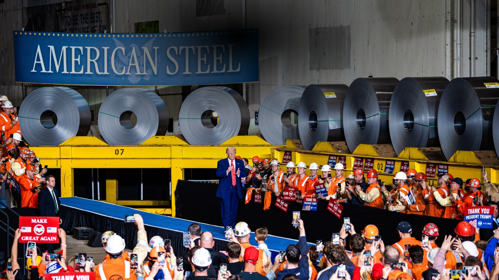 El presidente Donald Trump llega para pronunciar un discurso en la U.S. Steel Corporation – Irvin Works en West Mifflin, Pensilvania, el 30 de mayo de 2025. (Madalina Vasiliu/The Epoch Times).