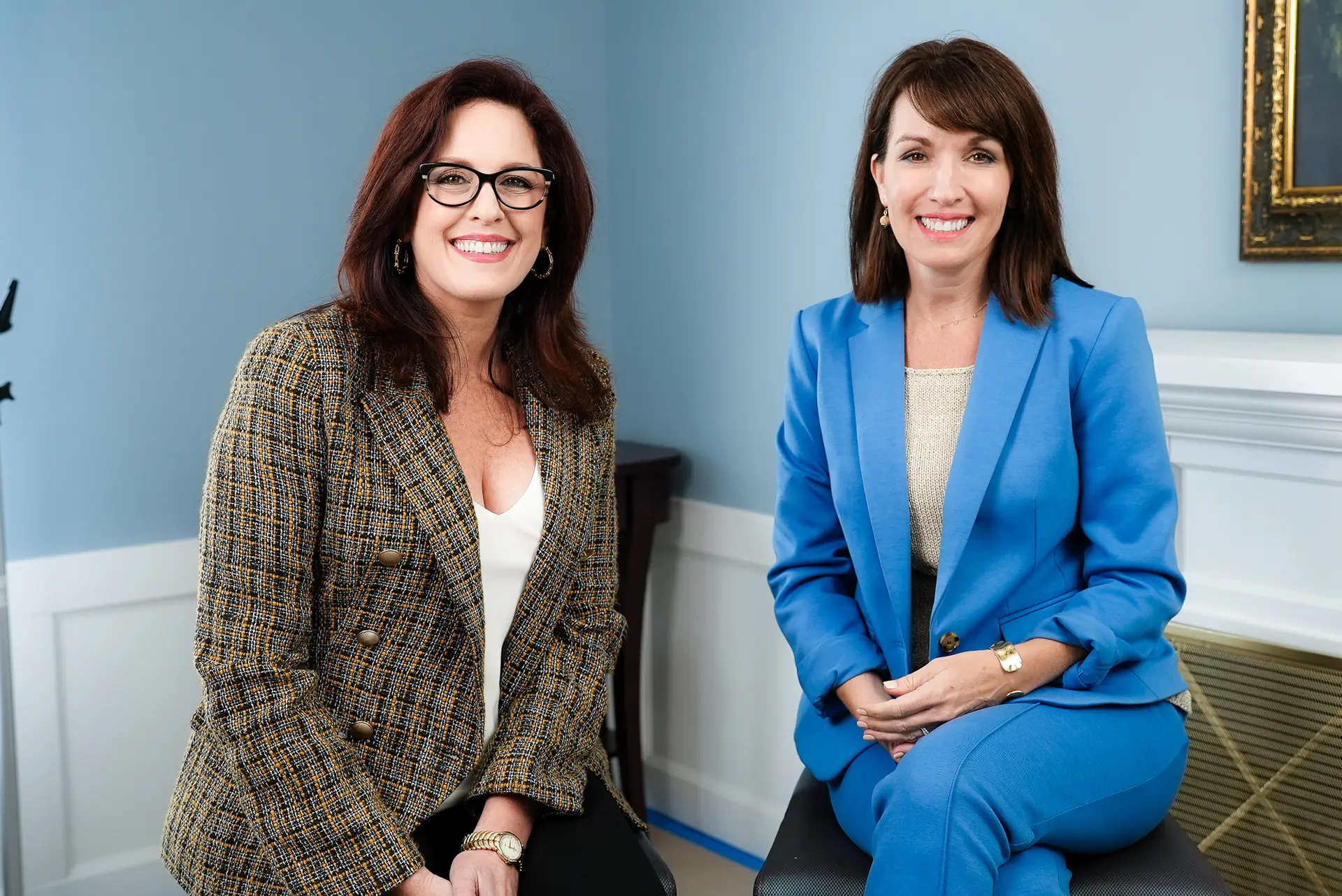 Tiffany Justice y Tina Descovich, cofundadoras de Moms for Liberty, en Washington el 27 de septiembre de 2023. (Wei Wu/The Epoch Times)