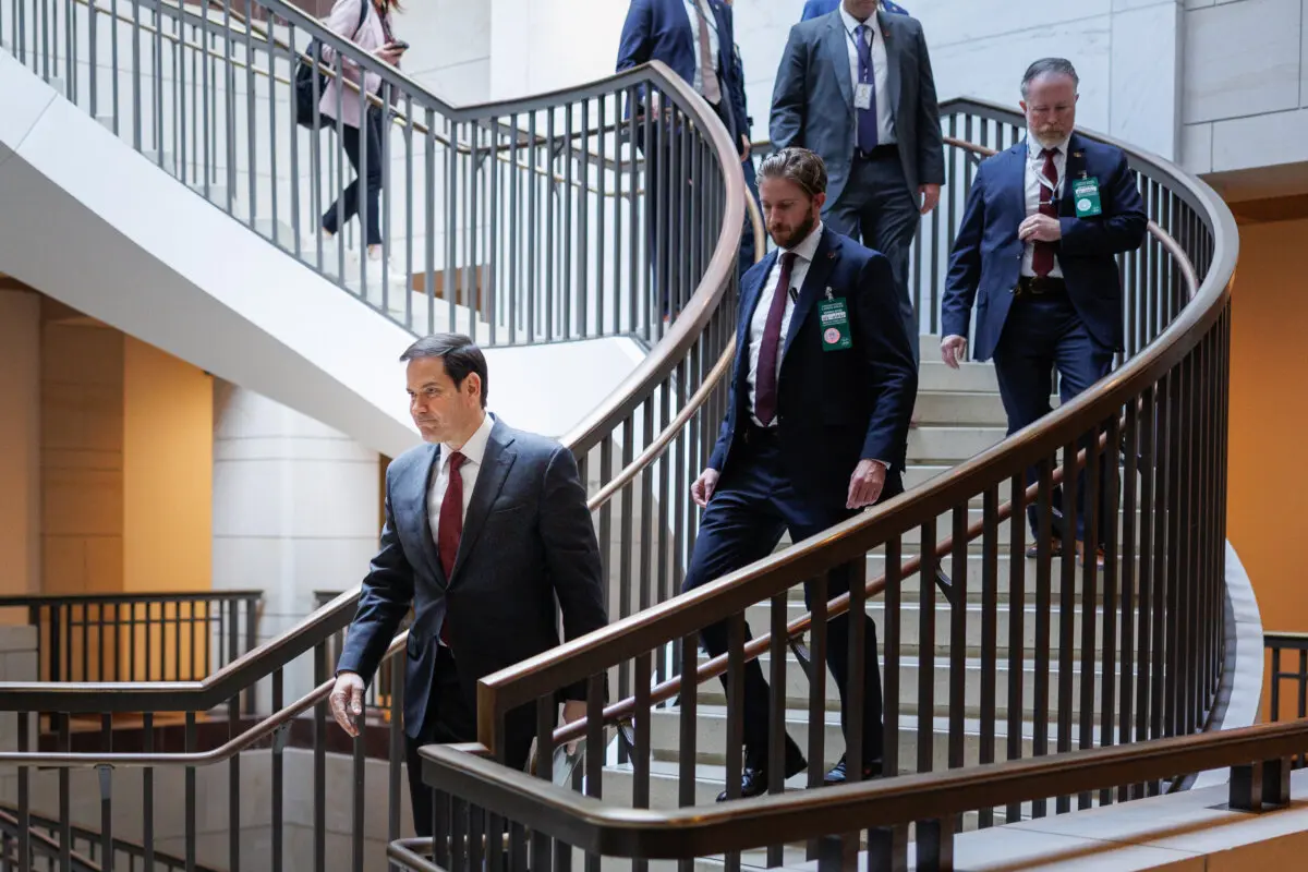 El secretario de Estado Marco Rubio llega a una reunión informativa segura con legisladores y el secretario de Guerra Pete Hegseth en el Capitolio, en Washington, el 5 de noviembre de 2025. (Tom Brenner/Getty Images).