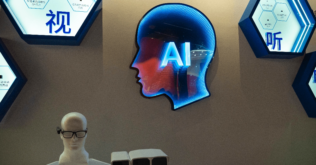 La guerra de información de Beijing contra Estados Unidos se está volviendo más sofisticada con la ayuda de la inteligencia artificial. Un informe de abril de 2024 de Microsoft afirma que China ha estado utilizando cada vez más contenidos generados por IA en los últimos meses para sembrar la división. (Getty Images)