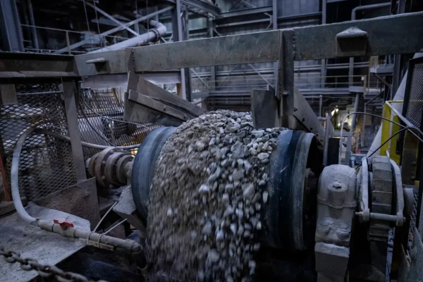 Titan Mining Corp., con su mina y planta Empire State Mines cerca de Gouverneur, Nueva York, y el proyecto Graphite Creek de Graphite One en Alaska, figuran entre los cinco proyectos de grafito en Estados Unidos que han avanzado desde que el presidente Donald Trump emitió órdenes ejecutivas para impulsar la producción nacional de minerales críticos. (Madalina Kilroy/The Epoch Times)