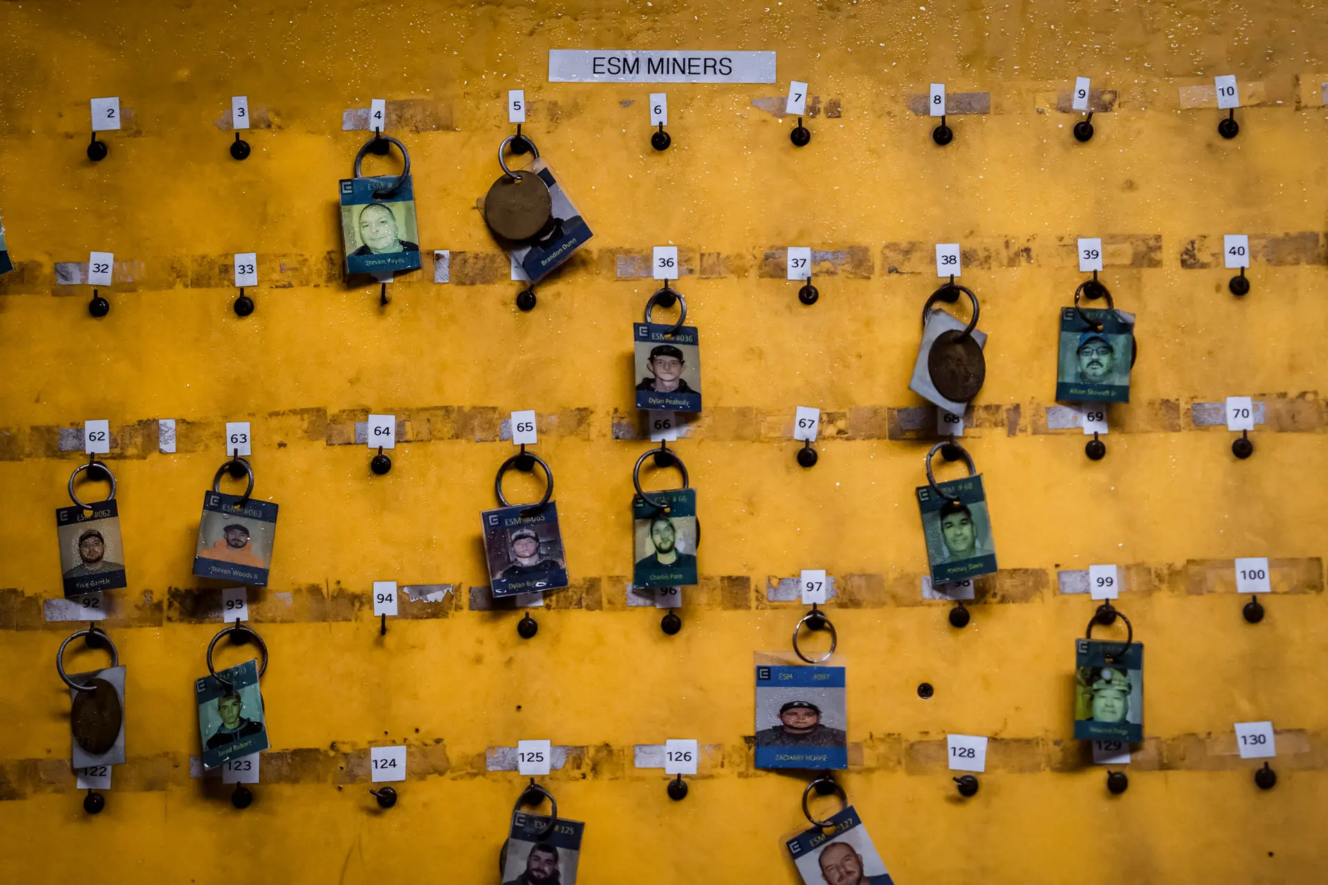 <em>(Foto-1) Minas Empire State en Gouverneur, Nueva York, el 6 de noviembre de 2025. (Foto-2) Trabajadores del Proyecto de Grafito Kilbourne en Gouverneur, Nueva York, el 6 de noviembre de 2025. (Foto-3) Minas Empire State, una empresa de Titan Mining Corporation, en Gouverneur, Nueva York, el 6 de noviembre de 2025. (Foto-4) Trabajadores del Proyecto de Grafito Kilbourne en Gouverneur, Nueva York, el 6 de noviembre de 2025 (Madalina Kilroy/The Epoch Times). </em>