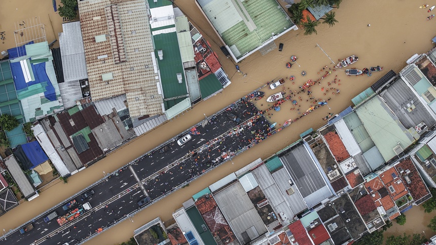 Imagen aérea de las inundaciones en la ciudad vietnamita de Nha Trang.<br/>(EFE/EPA/STRINGER)
