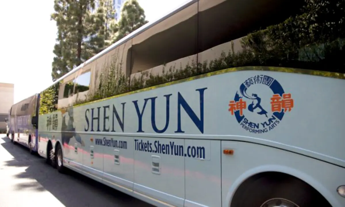 Los autobuses de gira de Shen Yun han sido durante mucho tiempo objeto de sabotajes. Recientemente se han intensificado las amenazas contra la compañía de artes escénicas que retrata "China antes del comunismo". (The Epoch Times)