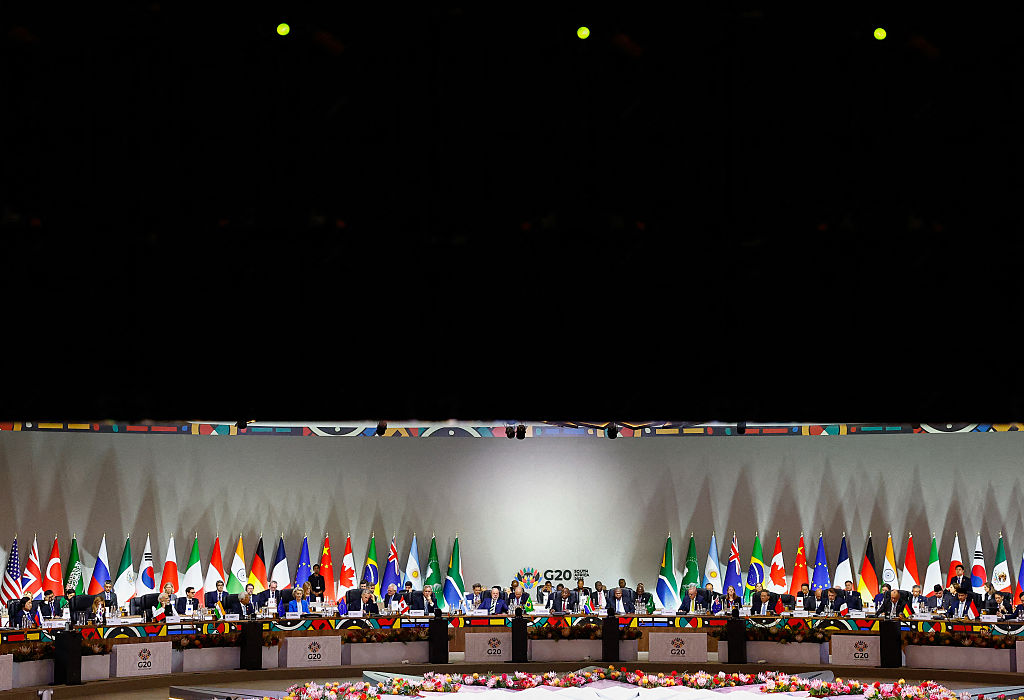 Vista general de los jefes de Estado esperando el inicio de la sesión plenaria de la Cumbre de Líderes del G20 en el Nasrec Expo Centre de Johannesburgo, el 22 de noviembre de 2025. (Thomas Mukoya / POOL / AFP a través de Getty Images)